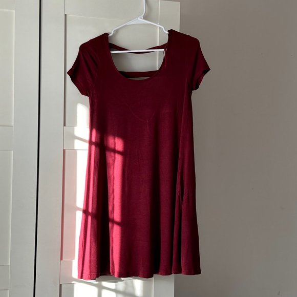NWOT Bluenotes Short Maroon T-Shirt Dress with Back Cut-Out (Medium) - Picture 1 of 5